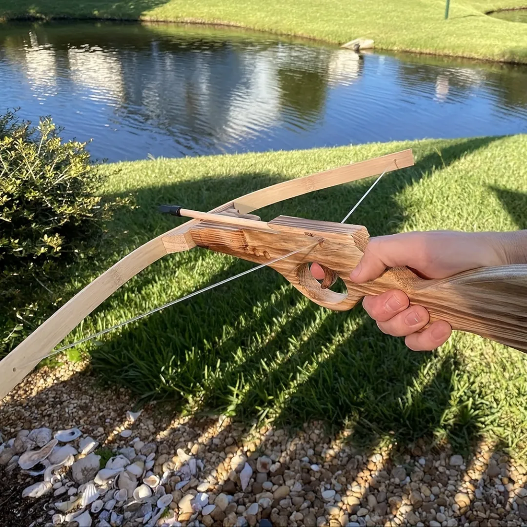 Arbalète en bois pour enfant – Jeu d’extérieur ludique et sécurisé – Développe adresse et imagination – Image 3