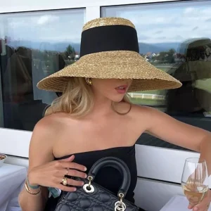 Chapeau femme en paille – Élégance estivale et protection solaire chic pour la plage ou la ville