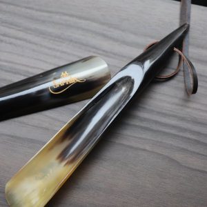 The SAPHIR cow horn shoehorn