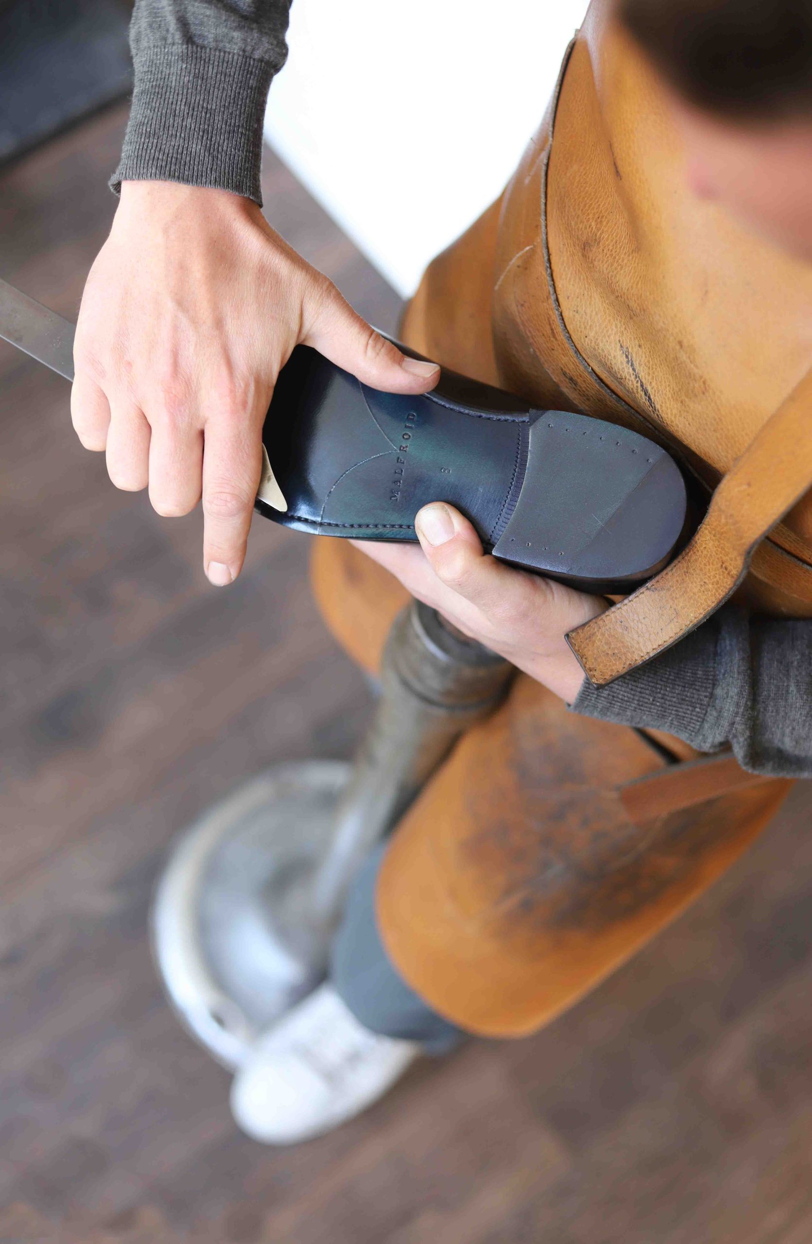 Shoe sole and iron cap plate & handmade « joker » finish – Image 5